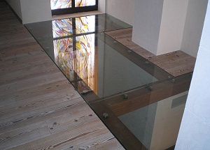 Стеклянный пол