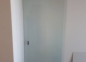 Стеклянные двери межкомнатные