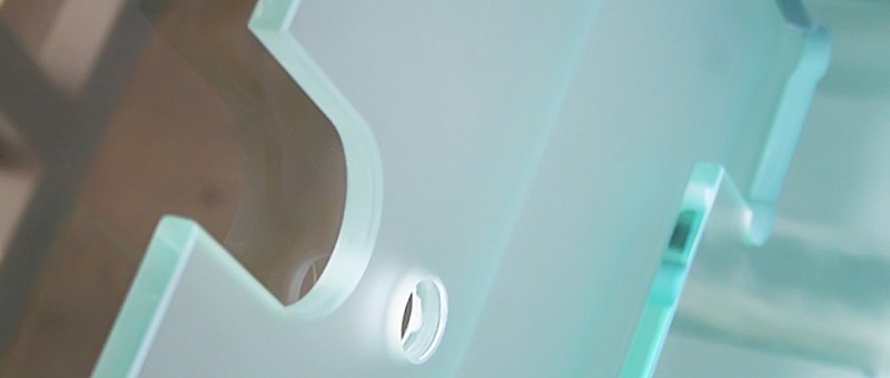 Вырезы в стекле