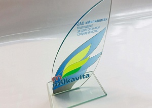 Стеклянные таблички и вывески