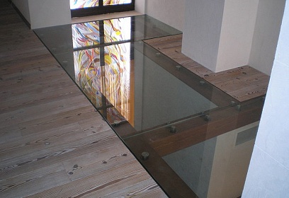 Стеклянный пол