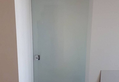 Стеклянные двери межкомнатные